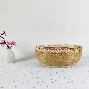 Cesta de fruta ovalada de bambú tejido vista detallada material natural contenedor de aperitivos.
