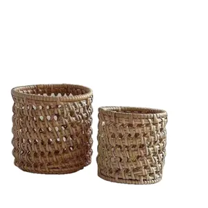 Ensemble de paniers de rangement en rotin naturel faits à la main, accessoires rustiques.