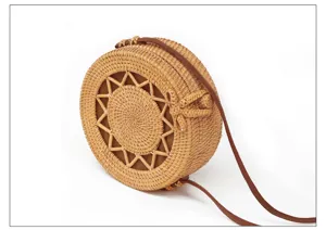 Gevlochten rotan schoudertas voor dames, ronde strooien strandtas voor de zomervakantie.