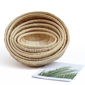 Geneste ronde bamboe geweven opbergmand traditionele zeef fruit groente keuken organizer hoofdaanzicht