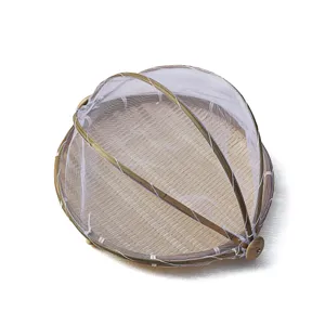 Panier de couverture alimentaire en filet de bambou tissé pour sécher et protéger des insectes.
