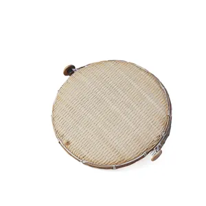 Panier de vannerie rond en bambou avec filet pour séchage des aliments et stockage anti-insectes.