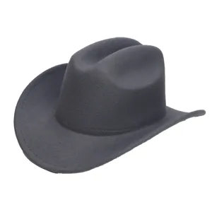 Donkergrijze wollen vilt cowboyhoed detailweergave, klassieke jazzhoed met omhoog gebogen rand.