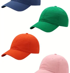 Detailopname van kleurrijke gewassen katoenen honkbalpetten, zacht ontwerp en casual stijl.