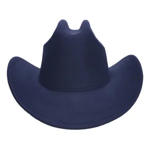 Detail van de donkerblauwe wollen vilt cowboyhoed met focus op de zachte textuur en rand.