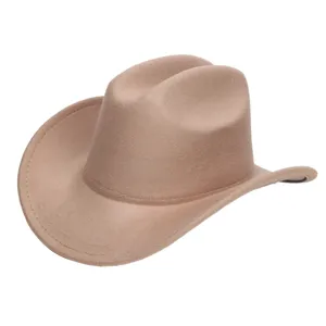 Gedetailleerd uitzicht van de beige vilt cowboyhoed, klassieke gebogen rand voor de herfst.