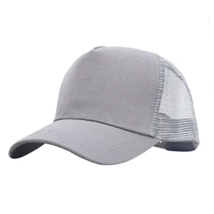 Grijze truckerpet met ademende mesh achterkant, lichtgewicht casual sport honkbalpet voor de zomer.