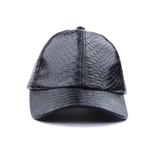 Zwarte lederen honkbalpet met slangenprint detailweergave, unisex zonnebeschermingshoed.