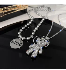 Doppelagige Strass Bär Halskette mit Love Anhänger, modische Hip-Hop Stil Damenschmuck.