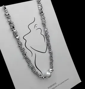 Trendy metallic irregular nugget stone beaded necklace with pearl pendant detail for stylish unisex wear.
