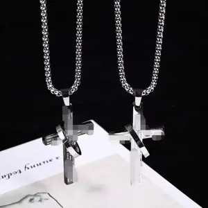Collier Pendentif Croix en Acier Inoxydable Hip Hop Punk Longue Lettres Gravées Chaîne de Pull pour Hommes Femmes Bijoux