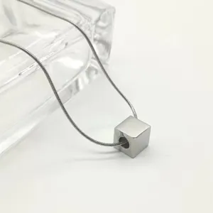 Minimalist Titanium Steel Cube Pendant Necklace Unisex Polished Snake Chain Geometric Box Clavicle Chain All-Match Fashion Commute Choker Necklace Daily Jewelry Gift