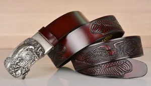 Cintura in pelle da uomo con fibbia automatica in metallo aquila e design goffrato.