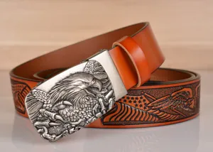 Cintura in vera pelle da uomo con fibbia in metallo aquila vintage e design goffrato.