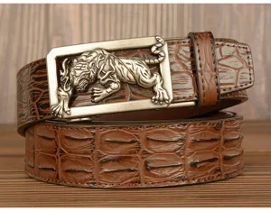 Cintura in pelle da uomo con fibbia automatica in metallo tigre e trama coccodrillo elegante e chic.