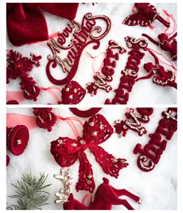 Set di ornamenti natalizi floccati rossi con scritta Merry Christmas e fiocco per alberi.