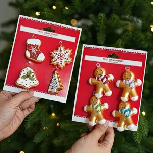 Kerst Mini Plastic Hangende Ornamenten Met Kartonnen Verpakking Kerstman Kerstklok Kerstboom Festival Decoratie