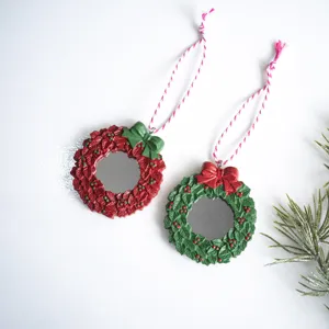 Mooi kerstkrans hars spiegel hangende ornament decoratieve accessoire set twee stuks