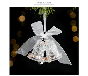 Pendentif suspendu de sapin de Noël en cloche de cristal transparente avec ruban blanc.