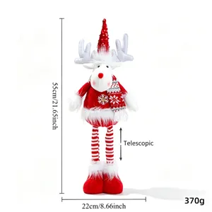Vista dettagliata della bambola di peluche renna telescopica di Natale, decorazione.