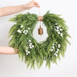Kerstmis Ceder Krans Hartvormig Kunstmatige Dennenkrans Met Vintage Koperen Bellen Bessen Voor Voordeur Thuis Hangende Decoratie