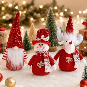 Ensemble de poupées peluche de Noël avec lutin bonhomme de neige renne et chapeaux sequins rouges.