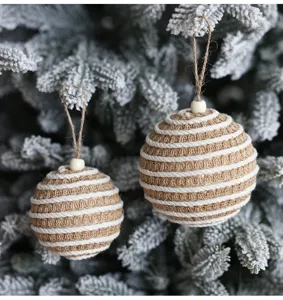 Adorno colgante de arbol de navidad estilo nordico, bola de espuma envuelta en cuerda de camo.