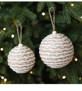 Adorno colgante de árbol de Navidad nórdico bola de espuma envuelta en cuerda de cáñamo
