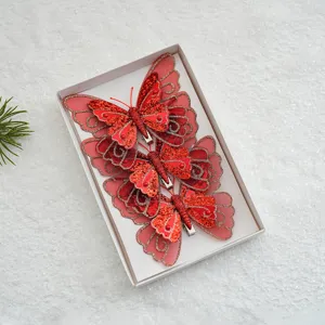 Lot de pinces à cheveux papillon en résille pailletée rouge dans une boîte pour Noël.