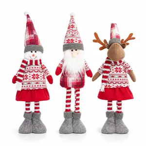 Set di bambole di peluche natalizie con Babbo Natale pupazzo di neve e renna giocattolo.