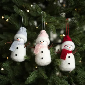 Weihnachtsfilz-Schneemann-Ornamente, 3er-Set hängende Baumdekoration mit süßen Mützen und Schals.