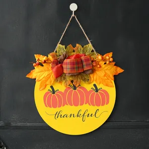 Plaque suspendue en bois Thanksgiving avec citrouilles et feuilles d'automne pour porte d'entrée.