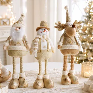 Vista dettagliata di bambole di peluche natalizie telescopiche, Babbo Natale e renna.