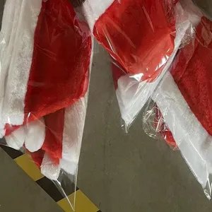Gorro de Navidad de peluche con borde de piel sintética blanca y pompón rojo festivo fiesta