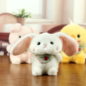 Primo piano dettagliato di un simpatico coniglietto di peluche con sciarpa verde