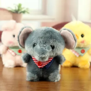 Simpatico peluche elefante grigio con sciarpa a righe, morbida bambola di peluche.