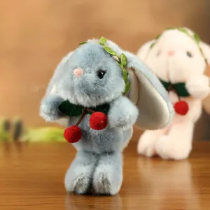 Süßer Kirsch-Hase Plüsch Anhänger Cartoon Spielzeug Taschen-Schlüsselbund Detailansicht.
