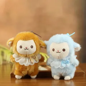 Simpatico peluche pecorella portachiavi, morbida bambola agnello con colletto in pizzo.