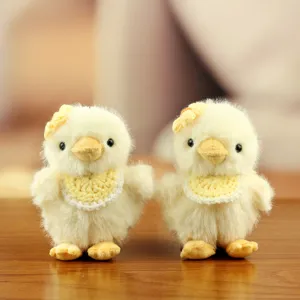 Lindo Llavero de Peluche de Patito Amarillo Con Babero de Flores Muñeco de Peluche Suave Decoración Colgante para Bolso