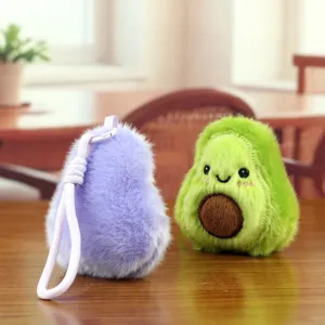 Süßer Plüsch Avocado Taschenanhänger Detail, weiches Kuscheltier Schlüsselanhänger Deko.