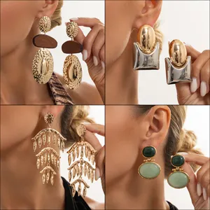 Vintage Legierung Geometrische Ohrstecker Für Damen Unregelmäßige Gehammerte Metall Blatt Quaste Ohrhänger Statement Holz Patchwork Harz Ohrringe Schmuck