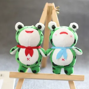 Lindo colgante de peluche de rana verde con bufanda colorida, decoración de bolso