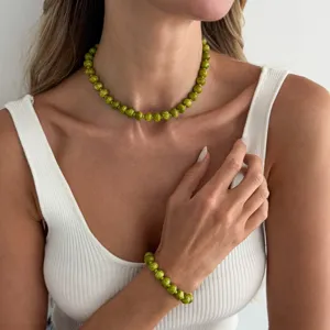 Grüne gesprenkelte Perlenkette Armband Set, Sommer Freizeit Schmuck Detailansicht Damen.