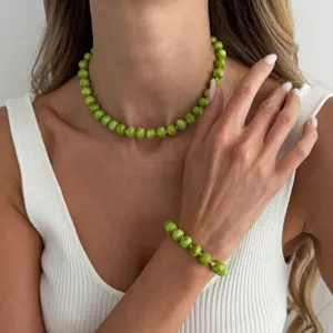 Grünes Krakelee Perlen Halskette und Armband Set Sommer Freizeit Modeschmuck Detail