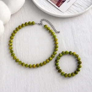 Gruenes Perlen Halskette und Armband Set Sommerschmuck Damen Mode Accessoires neu chic