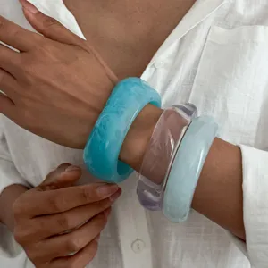 Bracciale Rigido in Resina Stile Occidentale Sfumato Unico Liscio Lucidato Irregolare Spesso Gioielli Regalo per Donne Ragazze Comfort Arredo Quotidiano