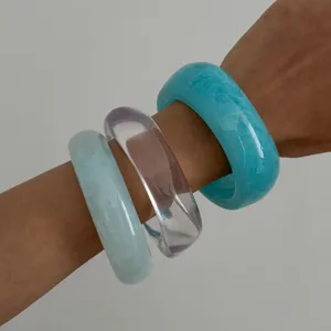 Set di bracciali in resina blu chic, braccialetti impilabili in acrilico largo da donna.