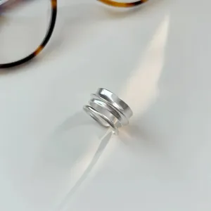 Minimalistische matte zilveren meerlaagse spiraalring, chique geometrische open vingerring.