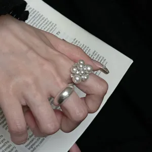 Exquisite imitation pearl open ring, elegant multi-layer metal band design for daily wear.
