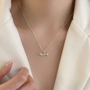 Collier ras de cou pendentif teckel argenté minimaliste style mignon et cool bijoux femme